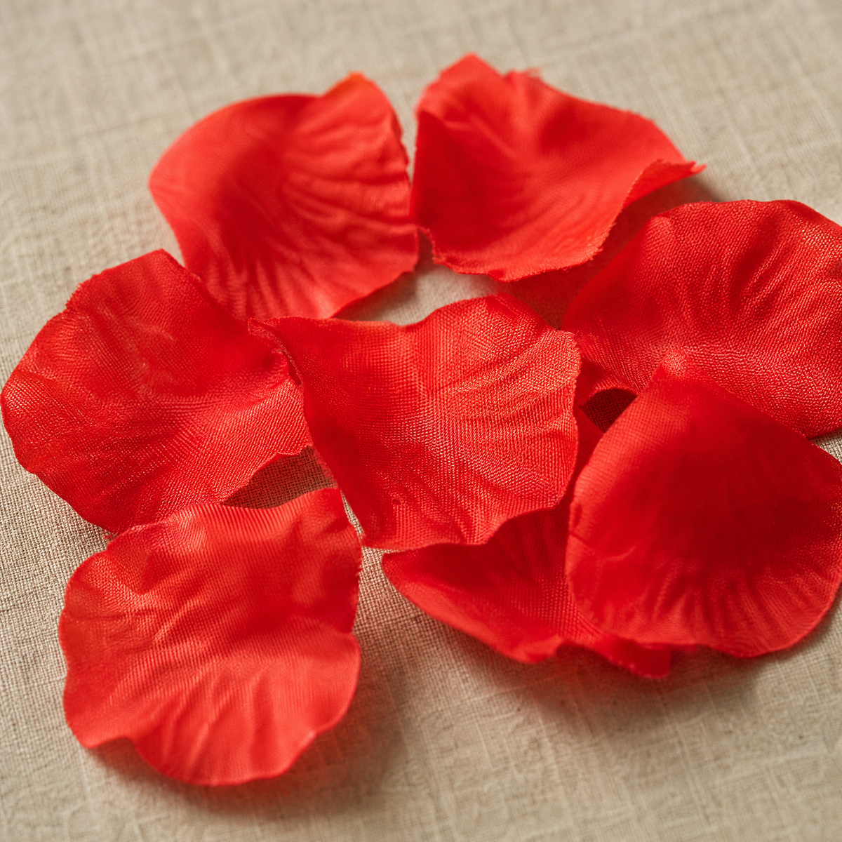 Silk Rose Petals – Sets of  Faux Flower Petals for Wedding Table Scatter Decoration